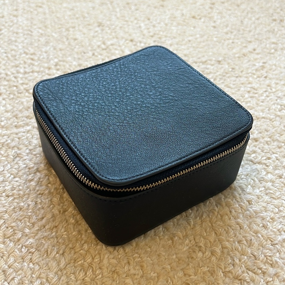 Leatherology Medium Jewelry Organizer / case